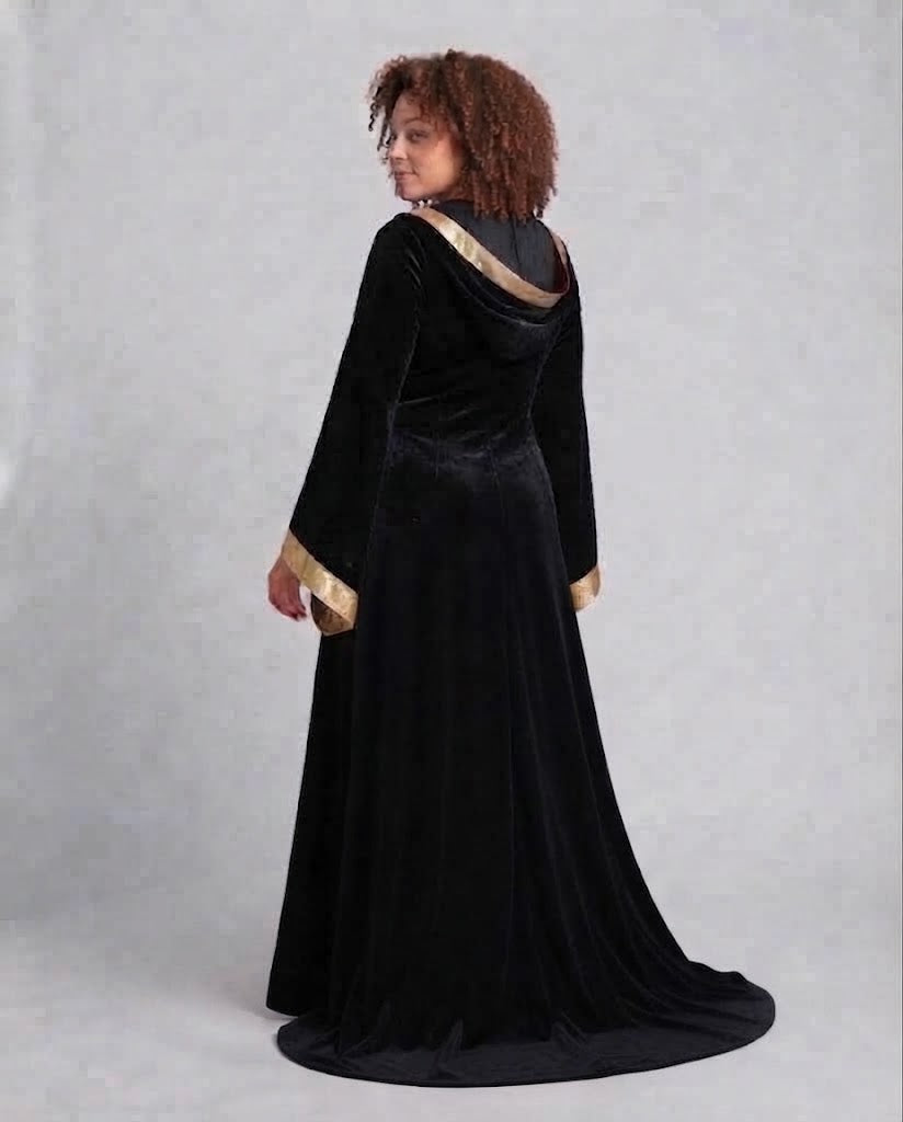 Women Elegant Gown-Dress in Medieval Style Mune Fashion