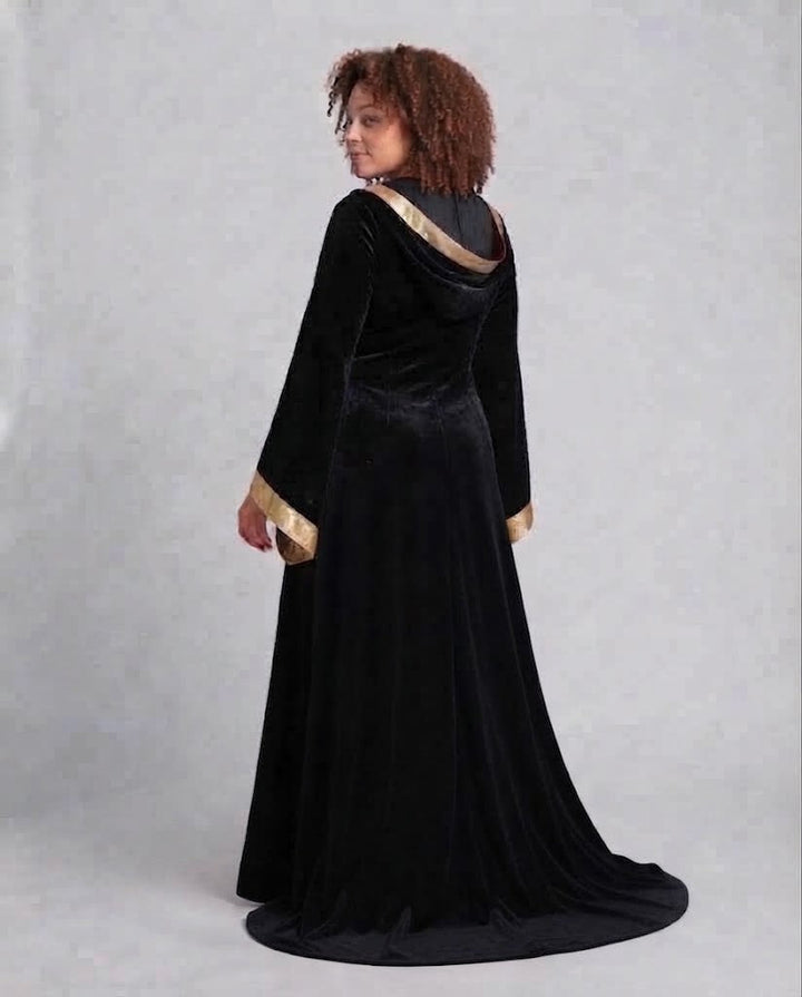 Women Elegant Gown-Dress in Medieval Style Mune Fashion