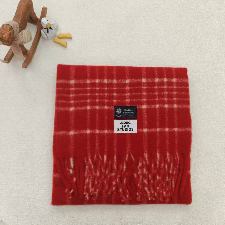 Classic checked wool scarf with fringes