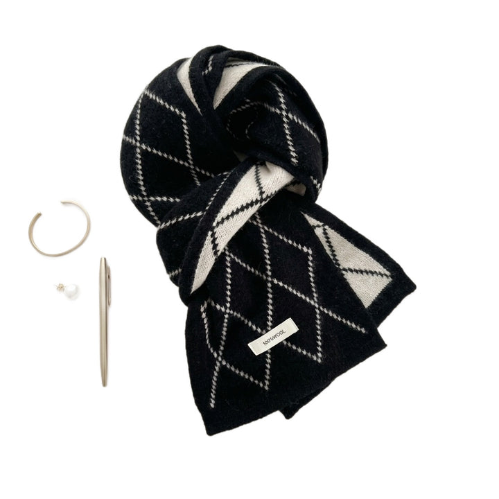 Merino wool scarf with diamond pattern, 20x160 cm