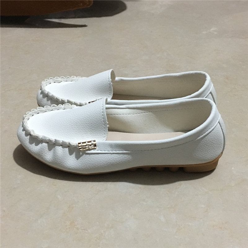 Ladies' elegant suede moccasins with cushioned insole and metallic decorative application Mune Fashion