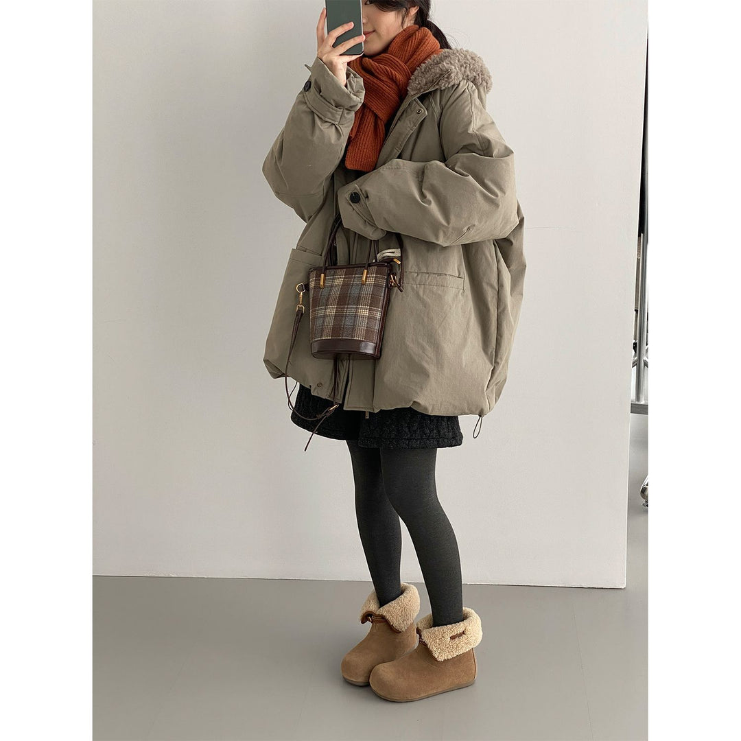 Down coat with hood and toggle buttons