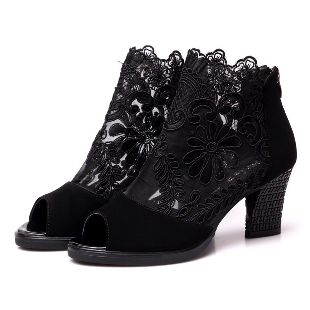 Ladies ankle boots with open toe area, pointed upper material, floral embroidery and comfortable block heel Mune Fashion