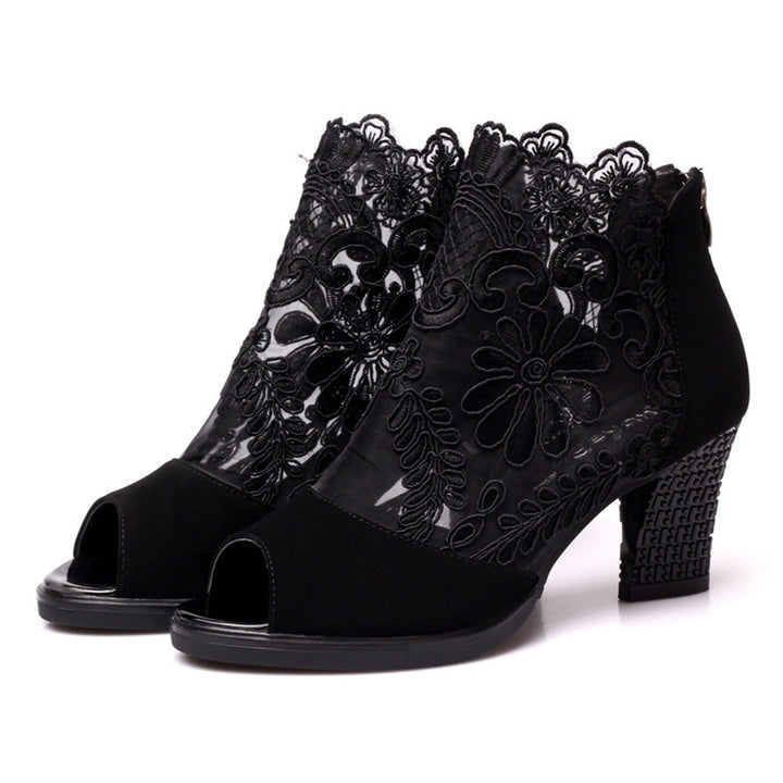 Ladies ankle boots with open toe area, pointed upper material, floral embroidery and comfortable block heel Mune Fashion