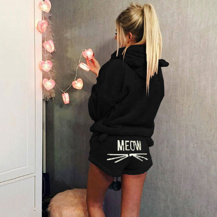 Ladies cozy two-piece lounge set with hoodie and shorts with MEOW embroidery Mune Fashion