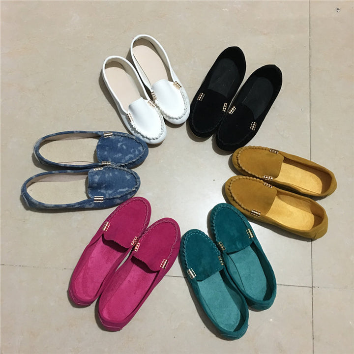 Ladies' elegant suede moccasins with cushioned insole and metallic decorative application Mune Fashion