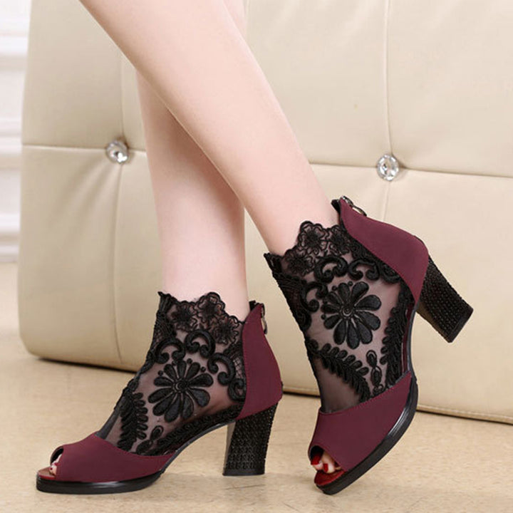 Ladies ankle boots with open toe area, pointed upper material, floral embroidery and comfortable block heel Mune Fashion