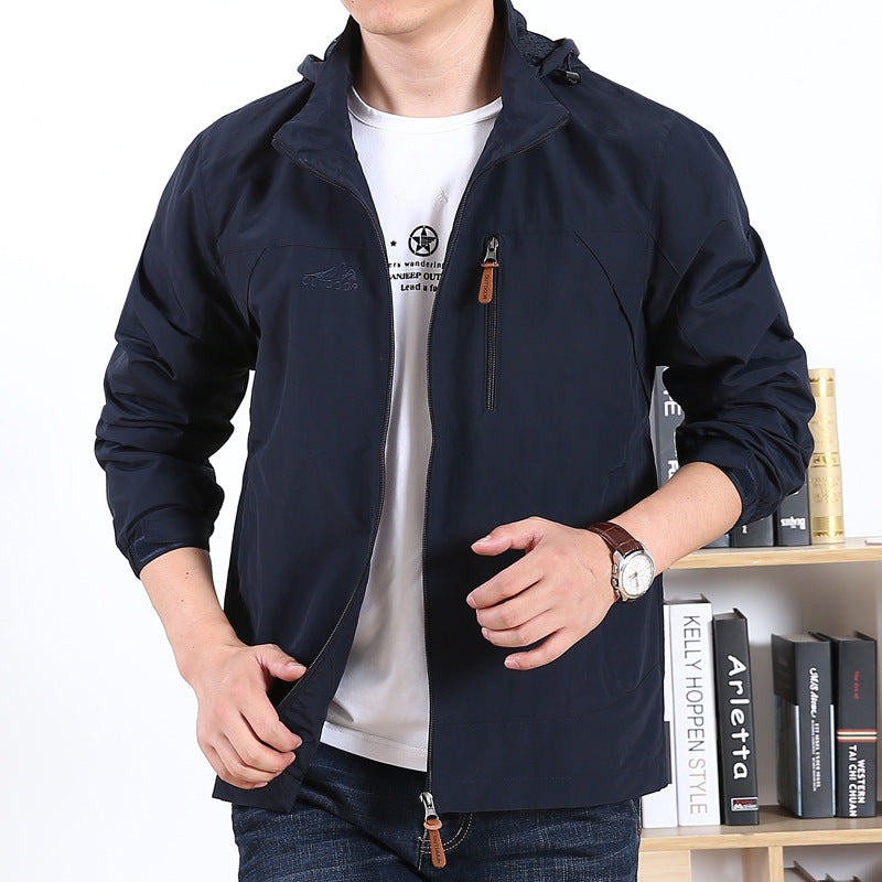 Men's lightweight wind and water-repellent softshell jacket with hood, chest zip and adjustable sleeve cuffs Mune Fashion