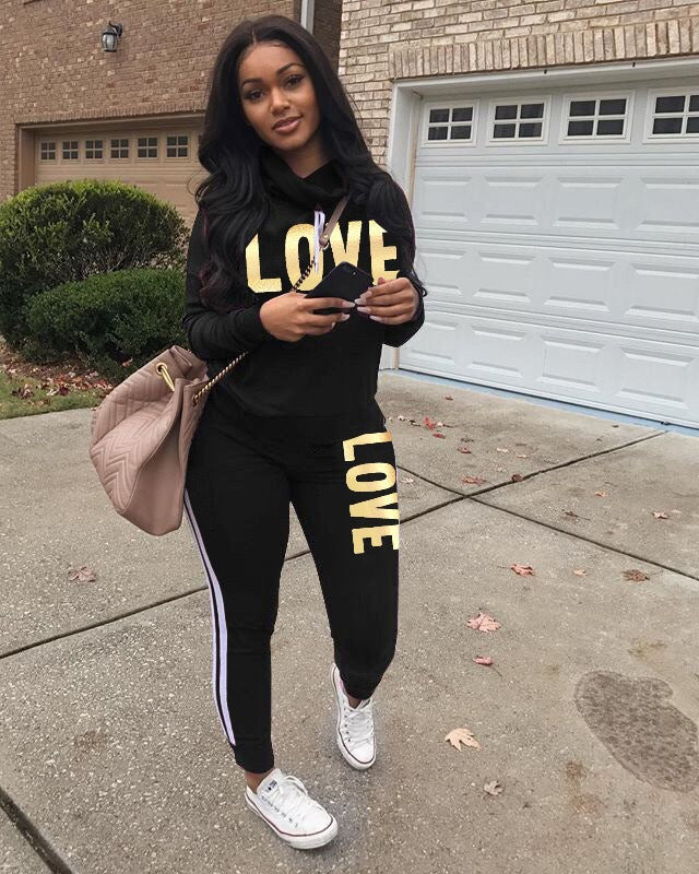 Women's sporty hoodie sweatshirt set with gold print and high-waist joggers Mune Fashion