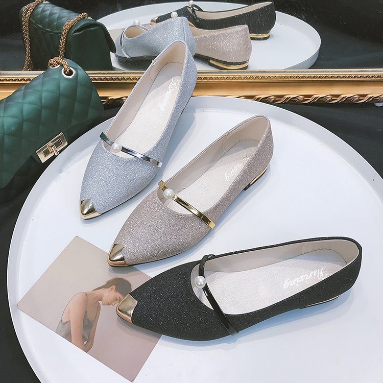 Ladies elegant glitter slippers with pointed metal cap, pearl-embellished instep strap and flat heel Mune Fashion
