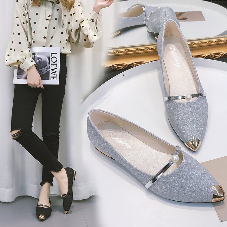 Ladies elegant glitter slippers with pointed metal cap, pearl-embellished instep strap and flat heel Mune Fashion