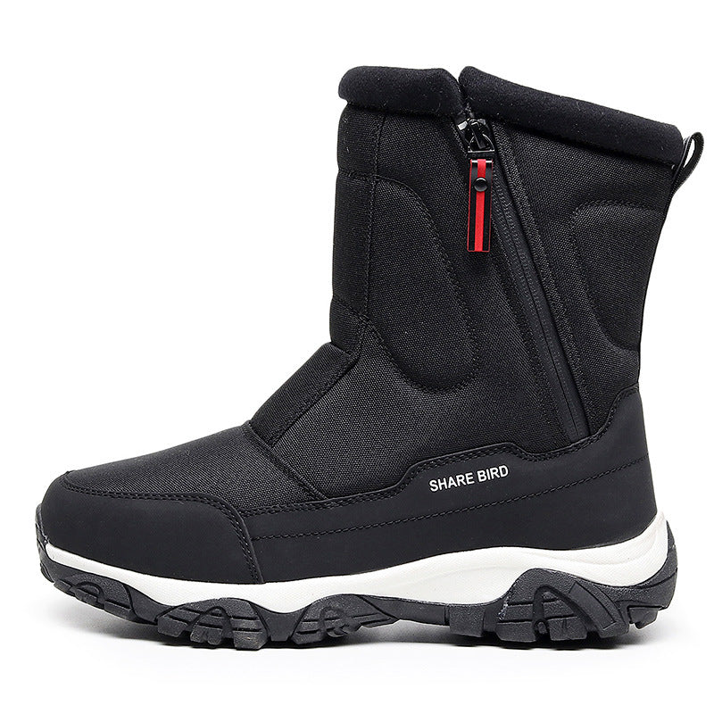 Insulated men's winter boots with non-slip sole