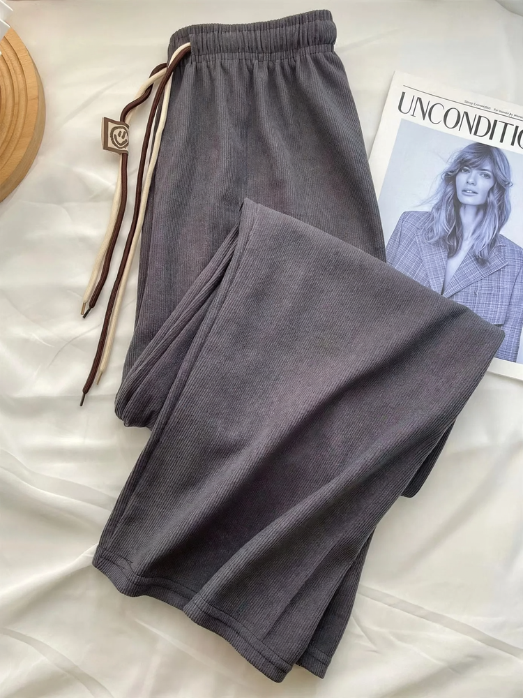 Women's corduroy pants with wide leg and belt