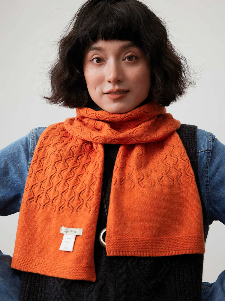 Merino wool scarf with lace detail