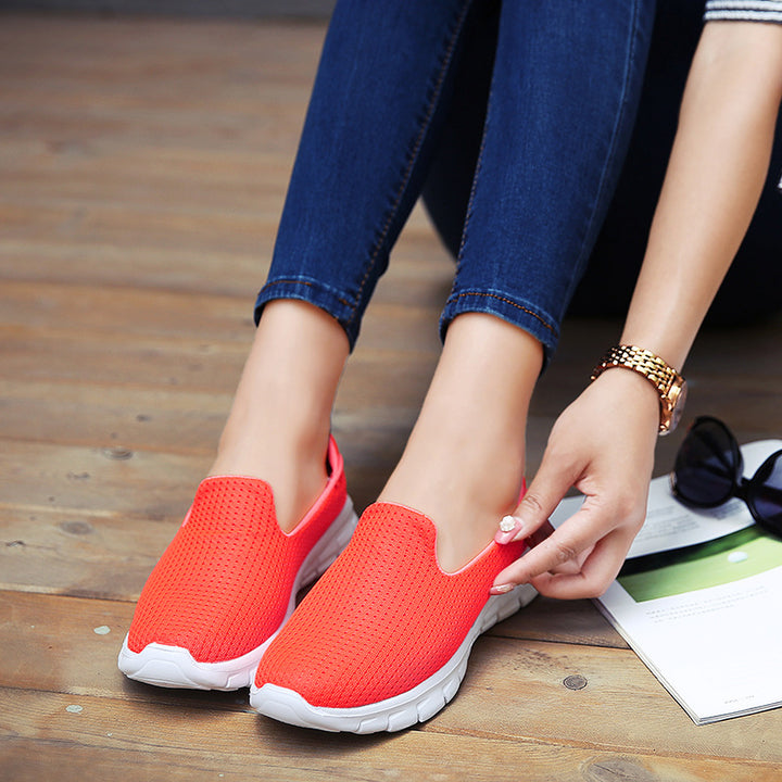 Women's lightweight slip-on shoe made of knitted fabric with flexible cushioning sole and padded insole Mune Fashion