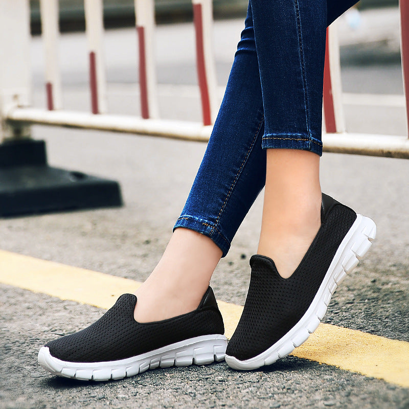 Women's lightweight slip-on shoe made of knitted fabric with flexible cushioning sole and padded insole Mune Fashion