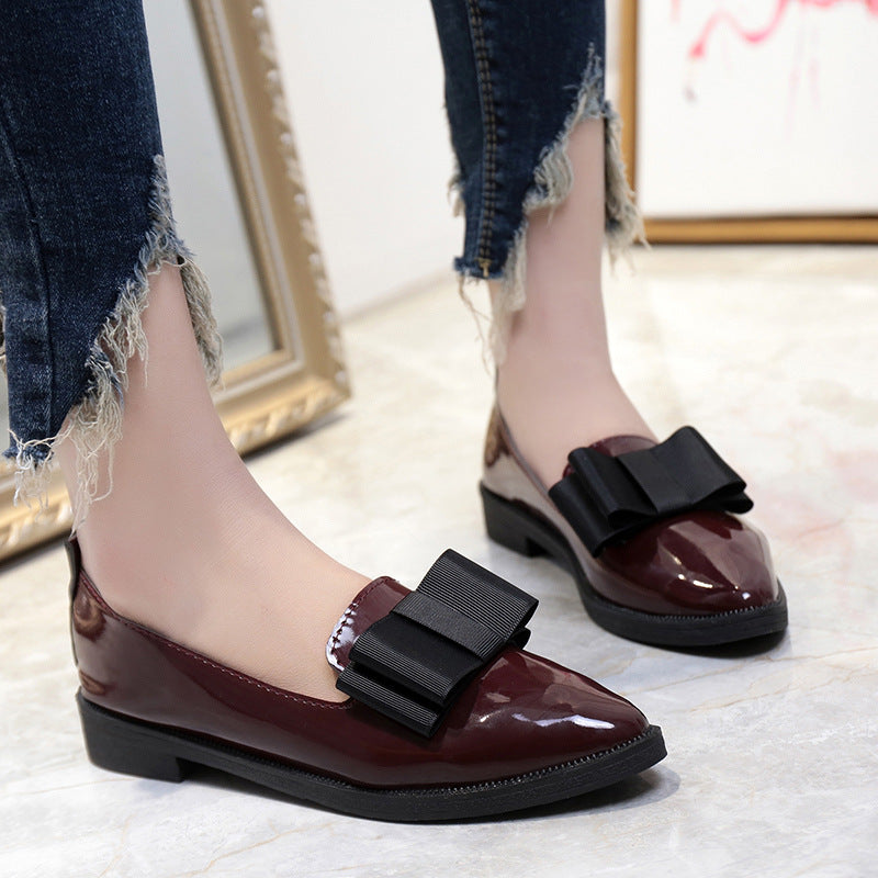 Ladies' elegant patent loafers with decorative bow and padded comfort footbed Mune Fashion