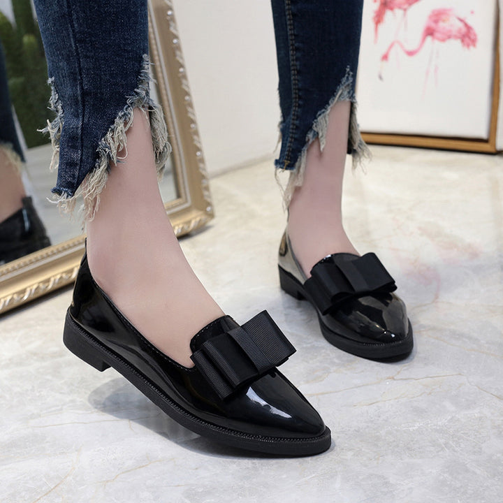 Ladies' elegant patent loafers with decorative bow and padded comfort footbed Mune Fashion