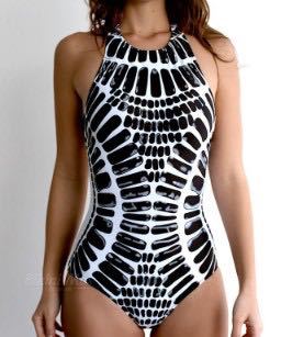 One-piece swimsuit with modern graphic design Mune Fashion