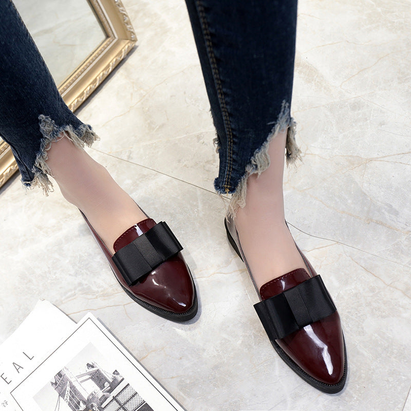 Ladies' elegant patent loafers with decorative bow and padded comfort footbed Mune Fashion