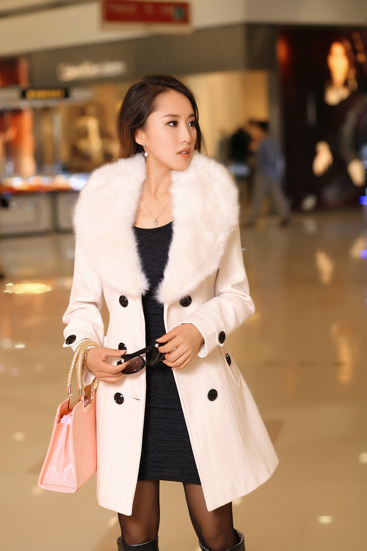 Luxurious Elegant Fur Coat Women