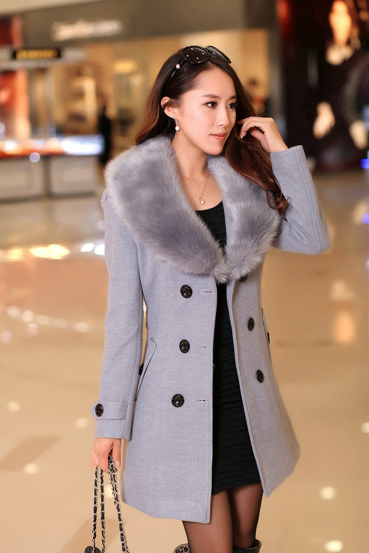 Luxurious Elegant Fur Coat Women