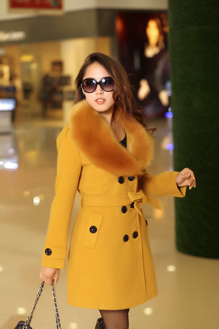 Luxurious Elegant Fur Coat Women