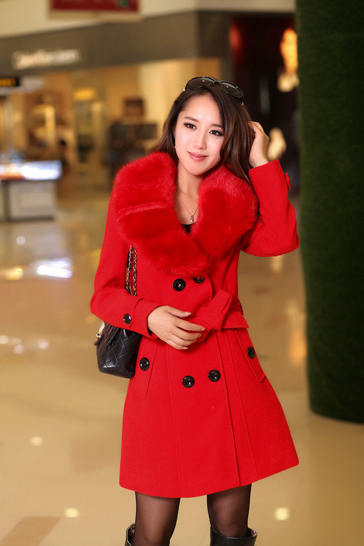Luxurious Elegant Fur Coat Women