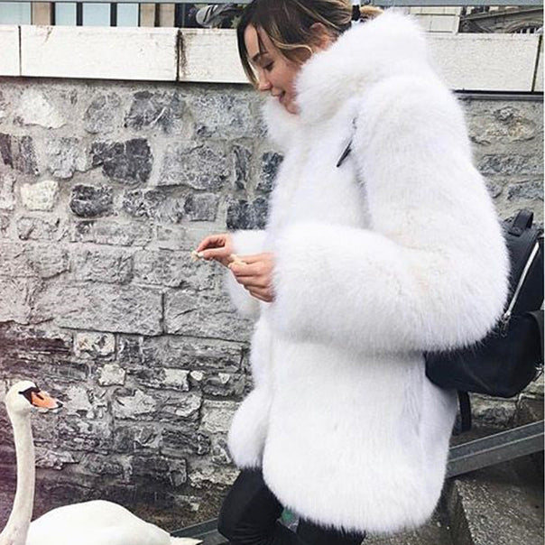 Ladies Luxurious Faux Fur Coat with Voluminous Sleeves Mune