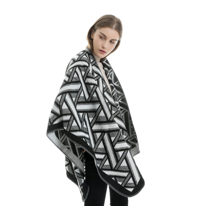 Women's Oversize Ruana with geometric jacquard and decorative seam Mune Fashion