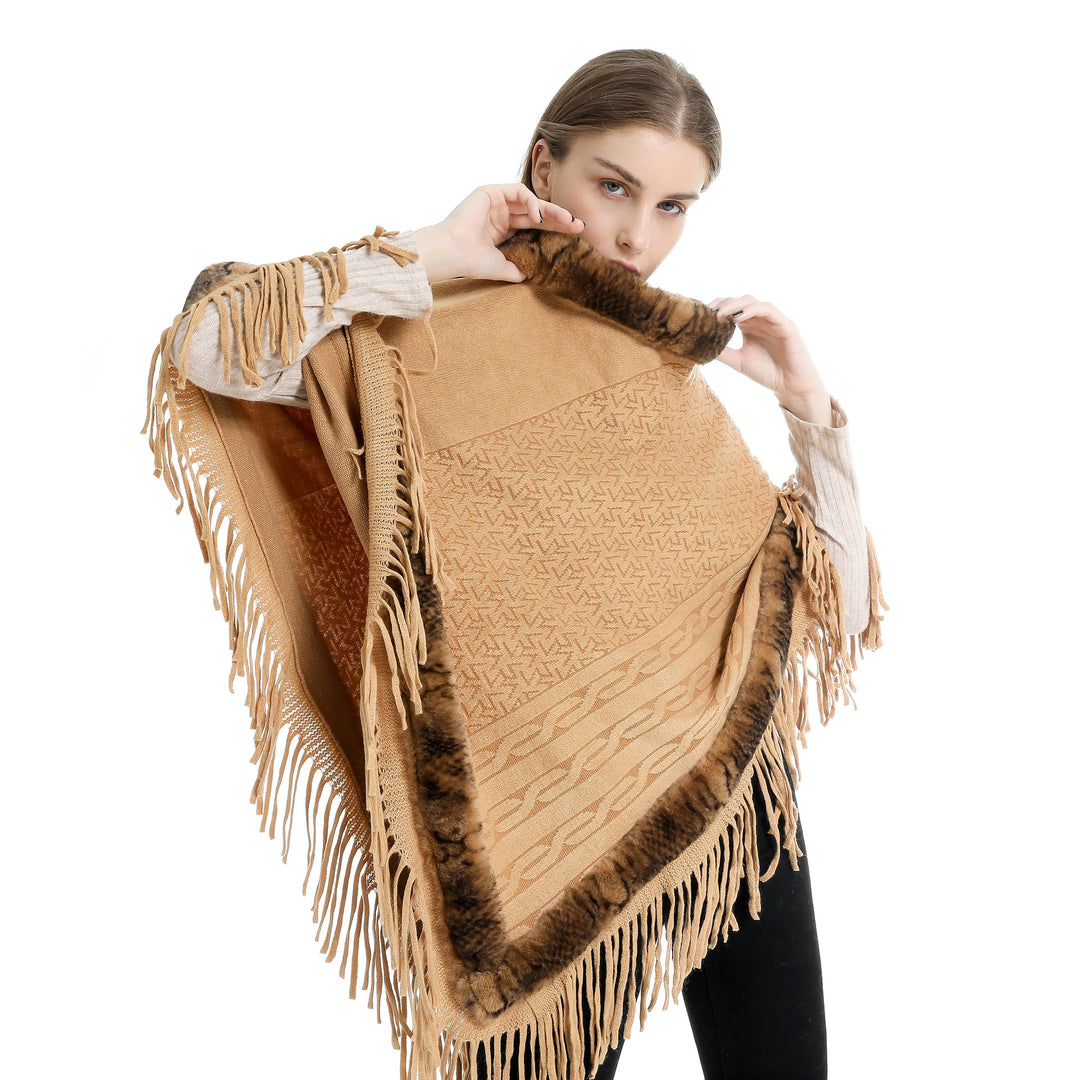 Ladies elegant wool blend poncho with faux fur trim and fringed hem Mune Fashion
