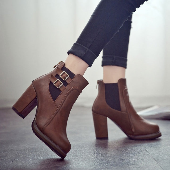 Women's ankle-high ankle boots with high block heel, two adjustable straps and profiled sole Mune Fashion