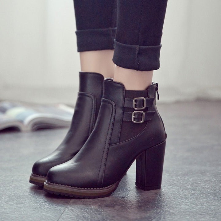 Women's ankle-high ankle boots with high block heel, two adjustable straps and profiled sole Mune Fashion