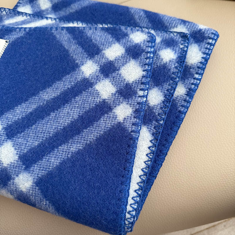 Wool scarf with geometric pattern