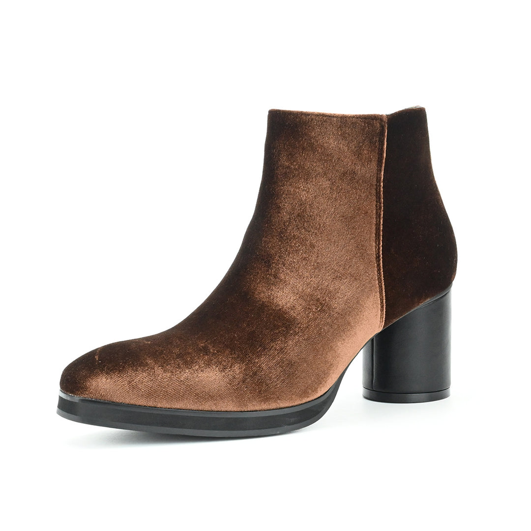 Elegant men's Chelsea boots