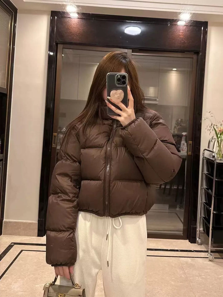 Short, padded women's winter jacket in puffer style