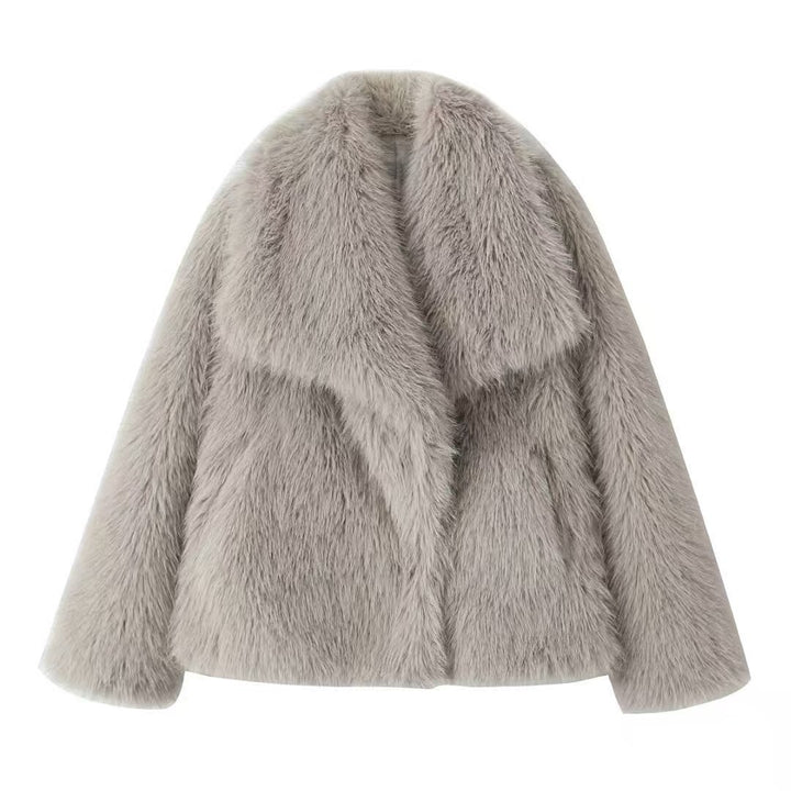 Fashionable coat with large faux fur lapel