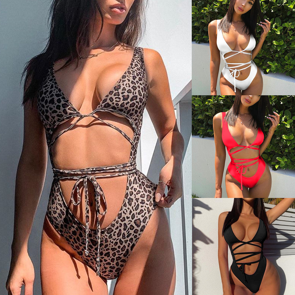 Women's One-Piece Swimsuit with Seductive Cut and Gatherings Mune Fashion