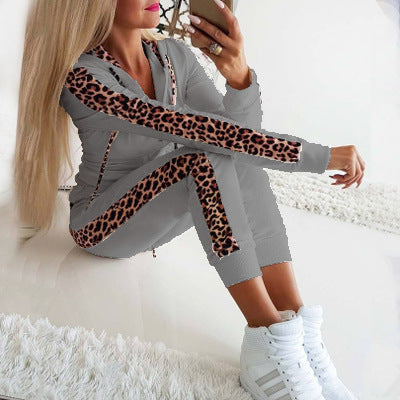 Women's Hooded Tracksuit in Slim Fit with Contrasting Leopard Stripes Mune Fashion