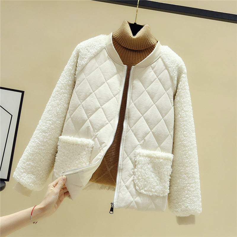 Women's quilted teddy jacket with sherpa sleeves, full-length zipper and patch pockets Mune Fashion
