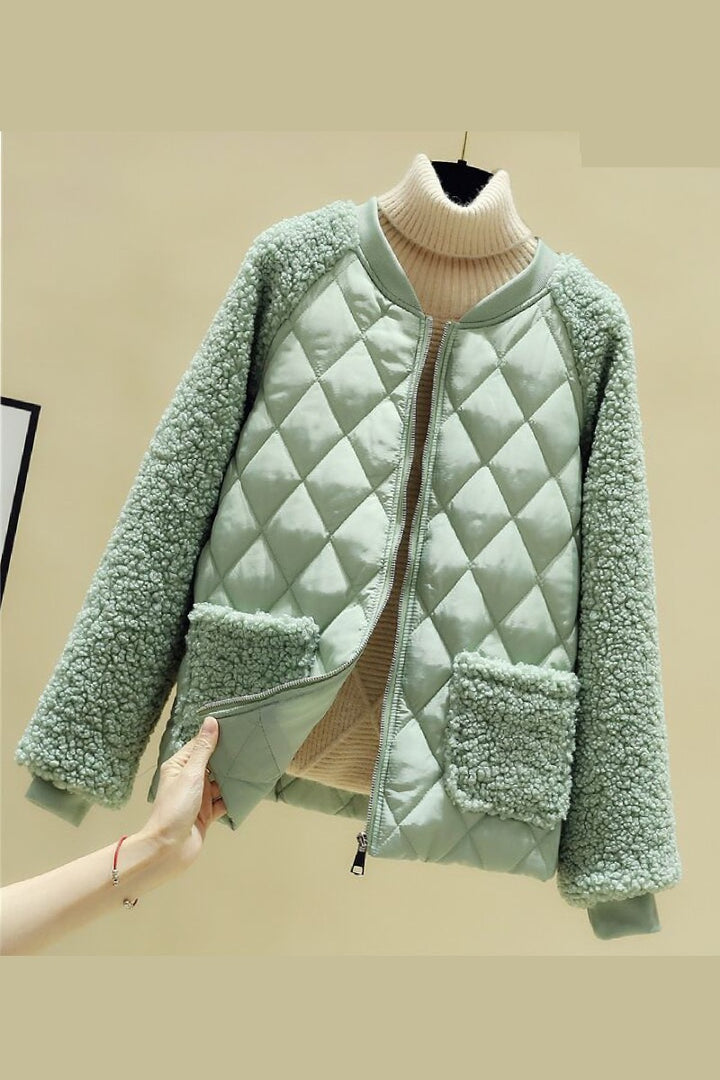 Women's quilted teddy jacket with sherpa sleeves, full-length zipper and patch pockets Mune Fashion