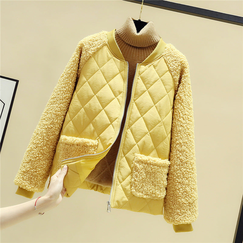 Women's quilted teddy jacket with sherpa sleeves, full-length zipper and patch pockets Mune Fashion