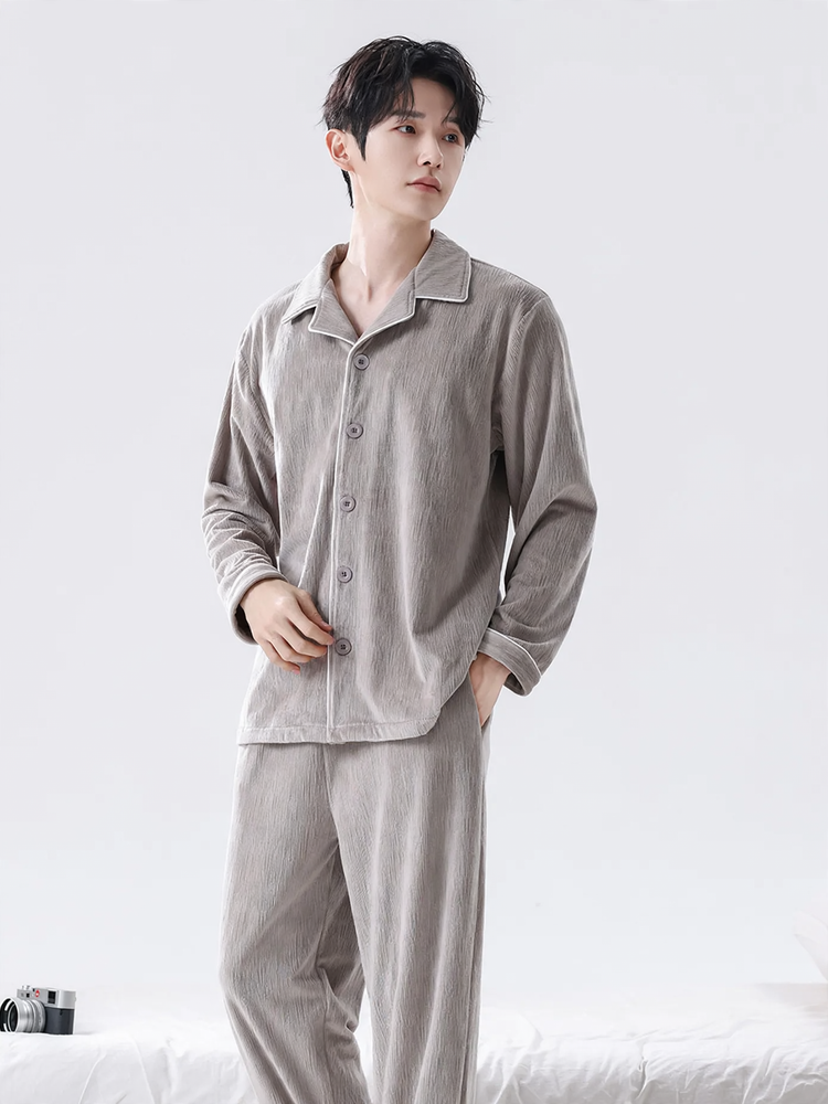 Warmer men's pajamas made of coral fleece
