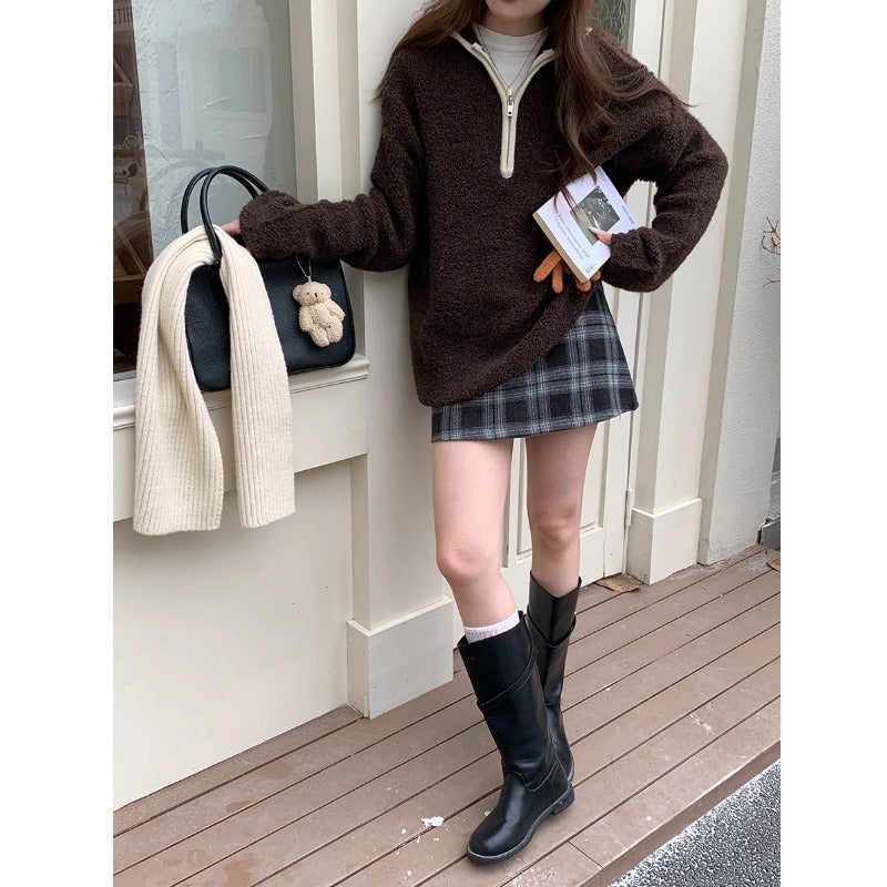 Casual sweater with zipper and fleece look