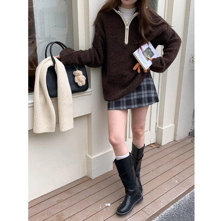 Casual sweater with zipper and fleece look