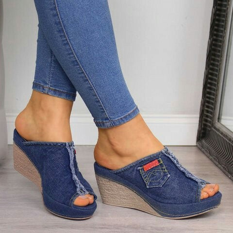 Women nan jeans slide with open toe, frayed hem and rope wedge heel Mune Fashion