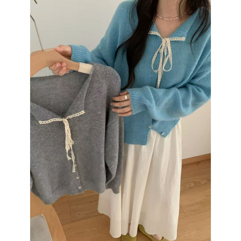 Ladies' cardigan with lace collar and tie string