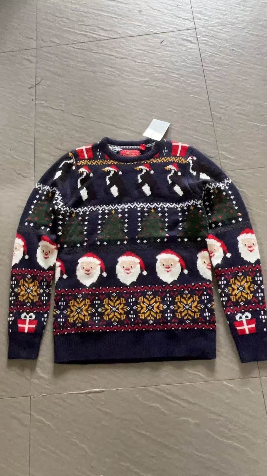 Loose knit sweater with Christmas motif