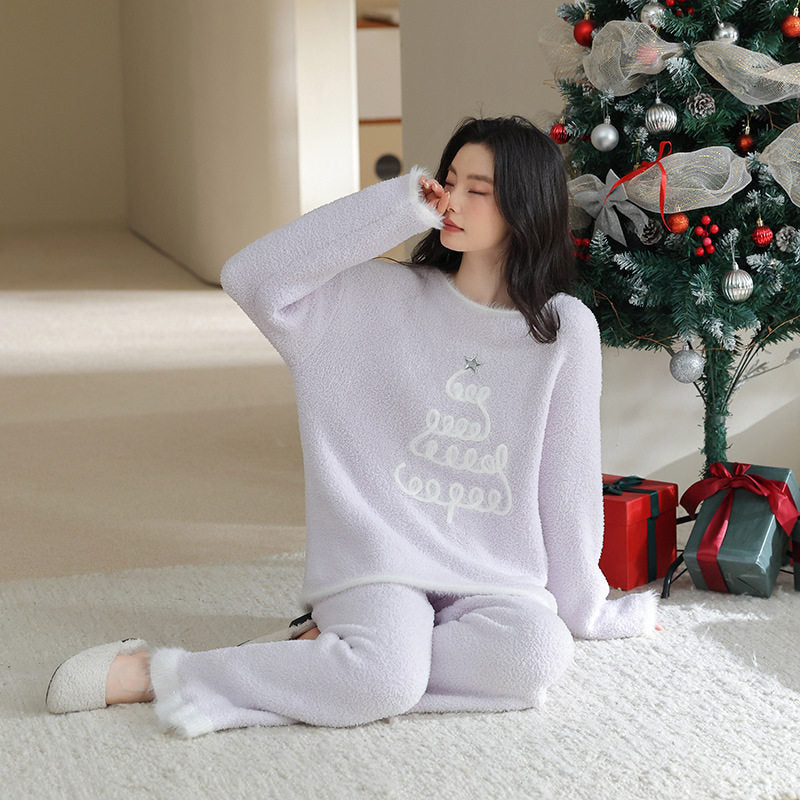 Ladies' house suit made of soft plush