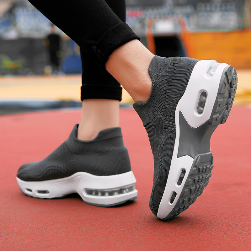 Unisex nan Slip-On comfort sneaker with elastic mesh collar, shock-absorbing hollow chamber sole and slip-resistant outsole Mune Fashion